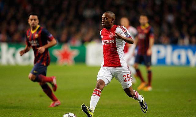 在场边摆弄 在场边摆弄