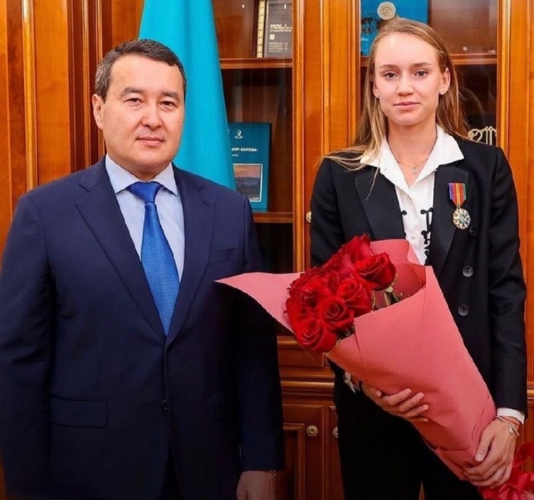 勇士虐菜多稳：狂轰21三分，狂赢42分，库里巴特勒同场19战17胜.